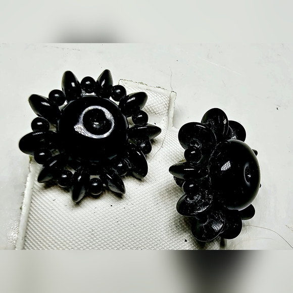 Like new vintage 1960s black sunburst Japanese screwback earrings signed Japan - Picture 5 of 9